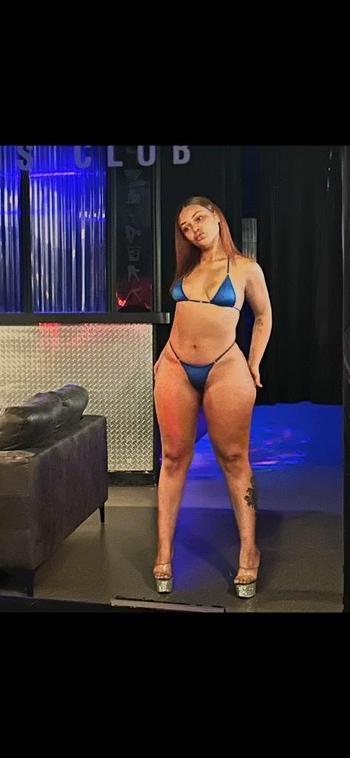 Red, 24  female escort, Stockton